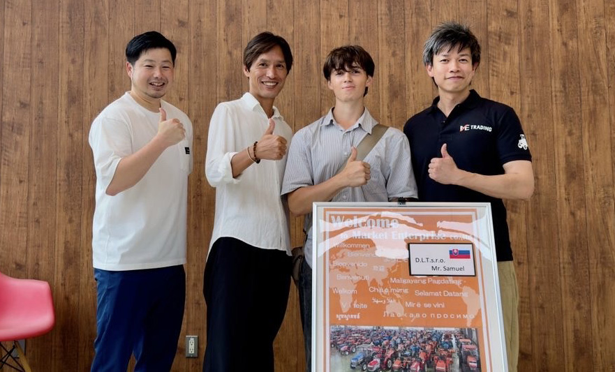 Zástupcovia MalotraktorShopu pri osobnom stretnutí s japonskými partnermi